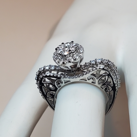 Original Design 14K white Gold Diamond Ring - Picture 9 of 11